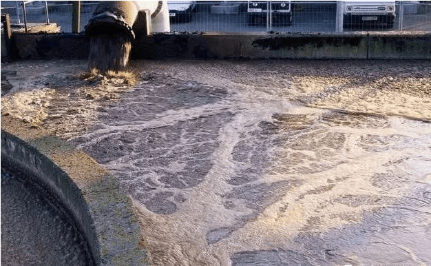 (圖:工業(yè)污水泡沫)