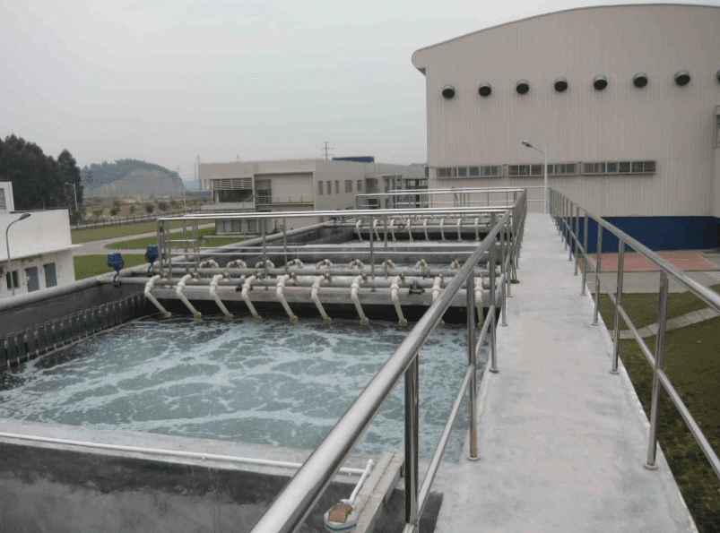 (圖:工業(yè)廢水泡沫)